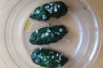 Frischer Blattspinat Mit Knoblauch Und Olivenol Von Qumpfer Chefkoch