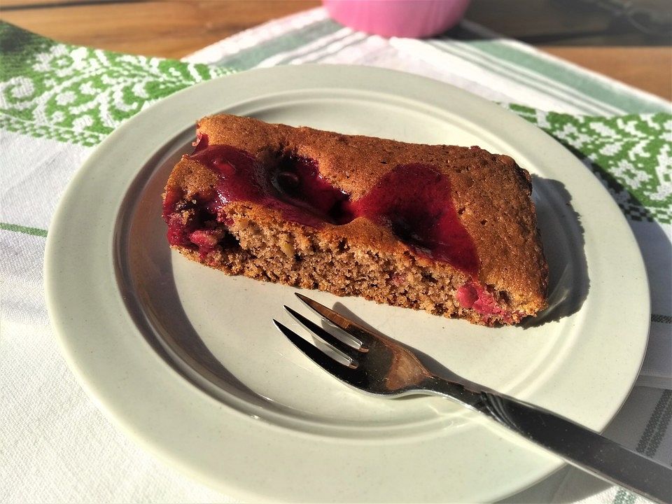 Sauerkirschkuchen mit Haselnüssen von tig| Chefkoch