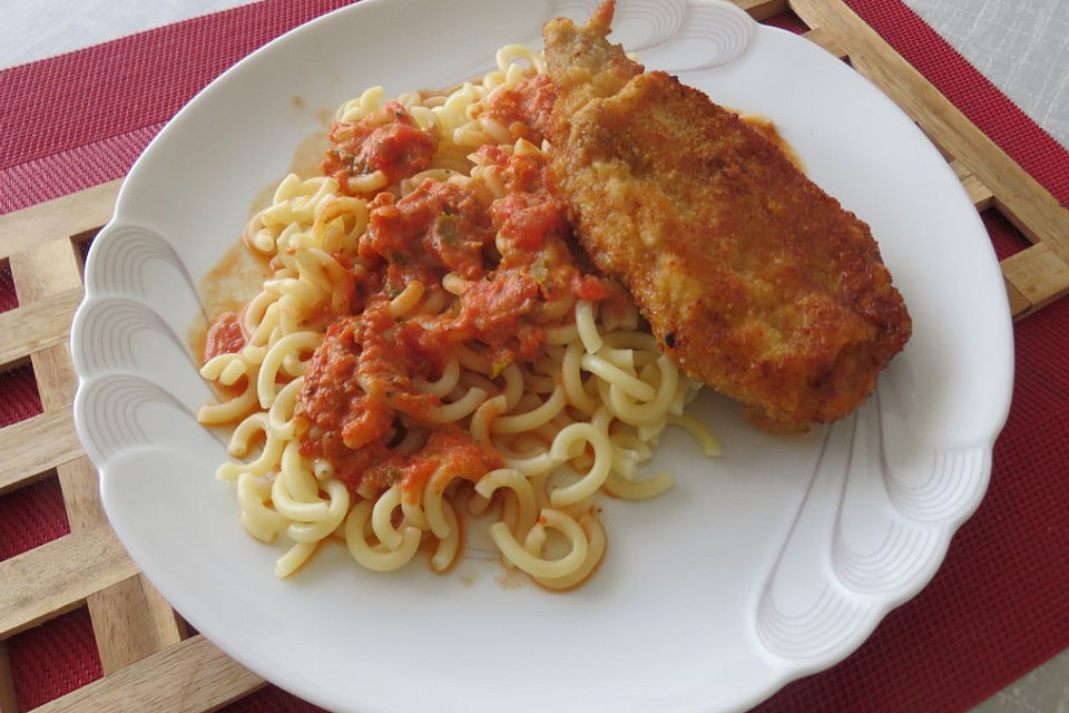 Schnitzel in Tomatensoße auf mediterraner Art