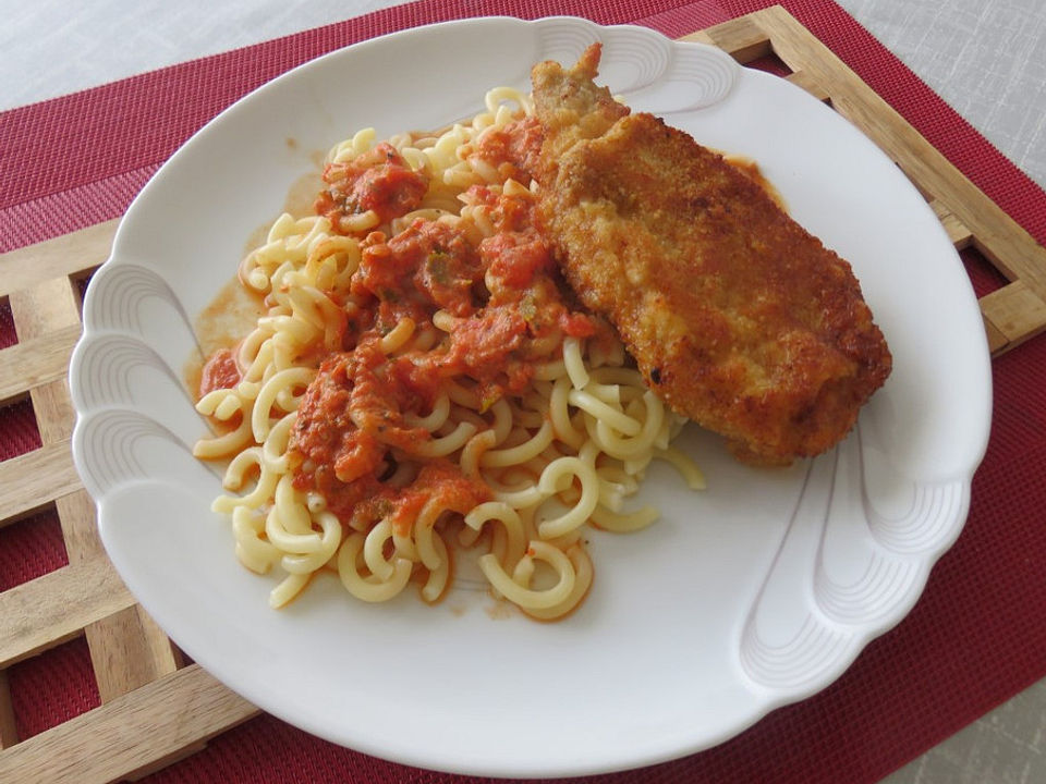 Schnitzel in Tomatensoße auf mediterraner Art von Maristela | Chefkoch