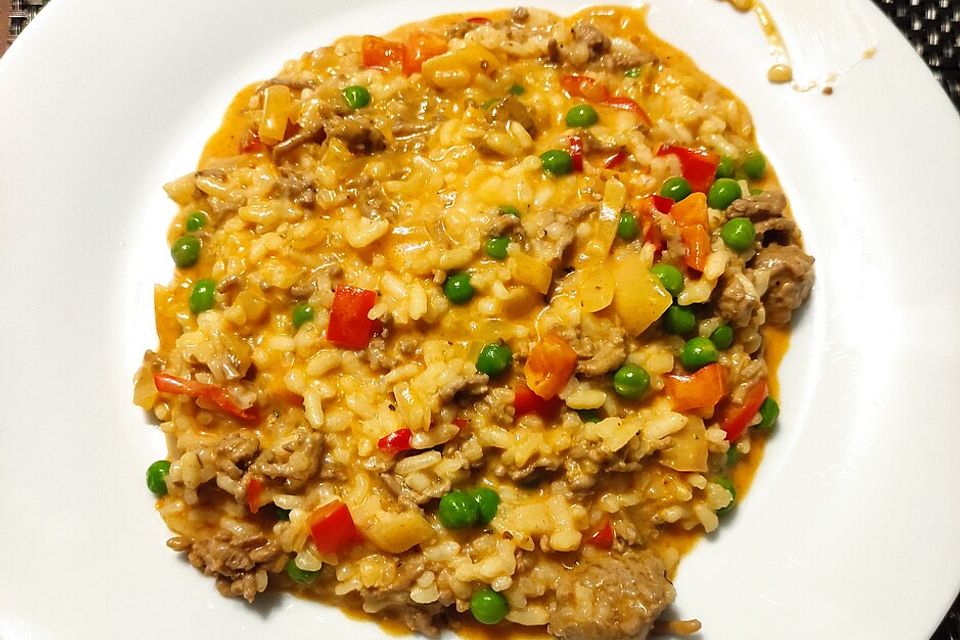 Hackfleisch-Risotto mit Paprika und Erbsen