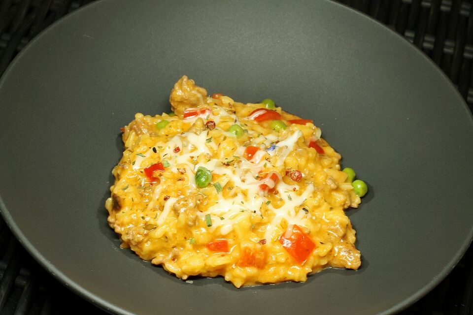 Hackfleisch-Risotto mit Paprika und Erbsen