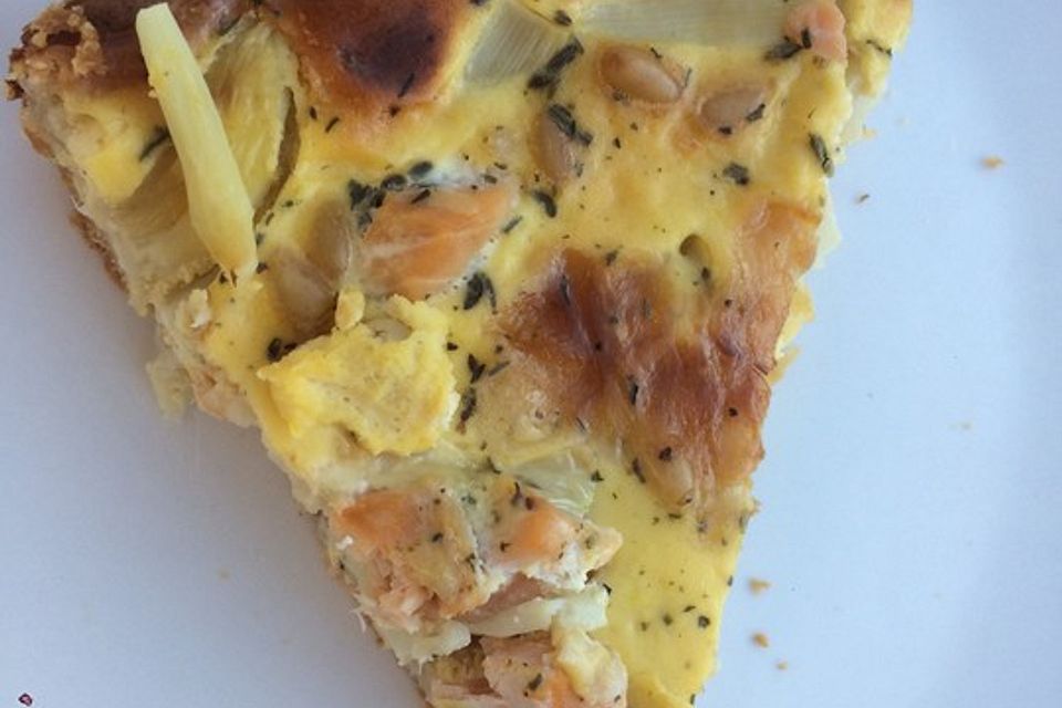 Spargelquiche mit Lachs