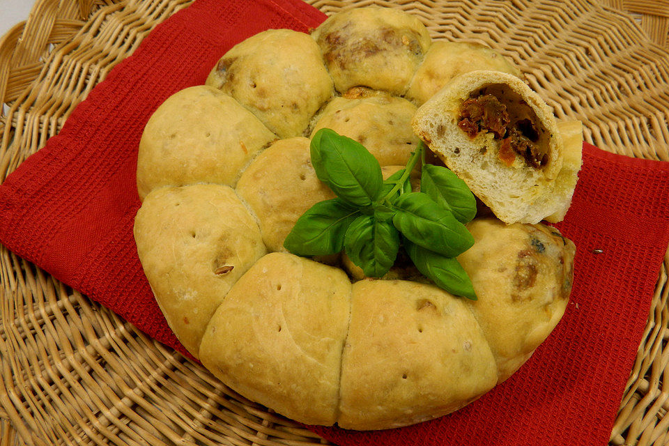 Monkey Bread mit getrockneten Tomaten und Parmesan