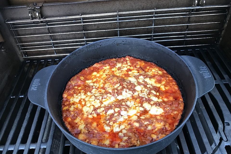 Bolognese-Lasagne aus dem Dutch Oven