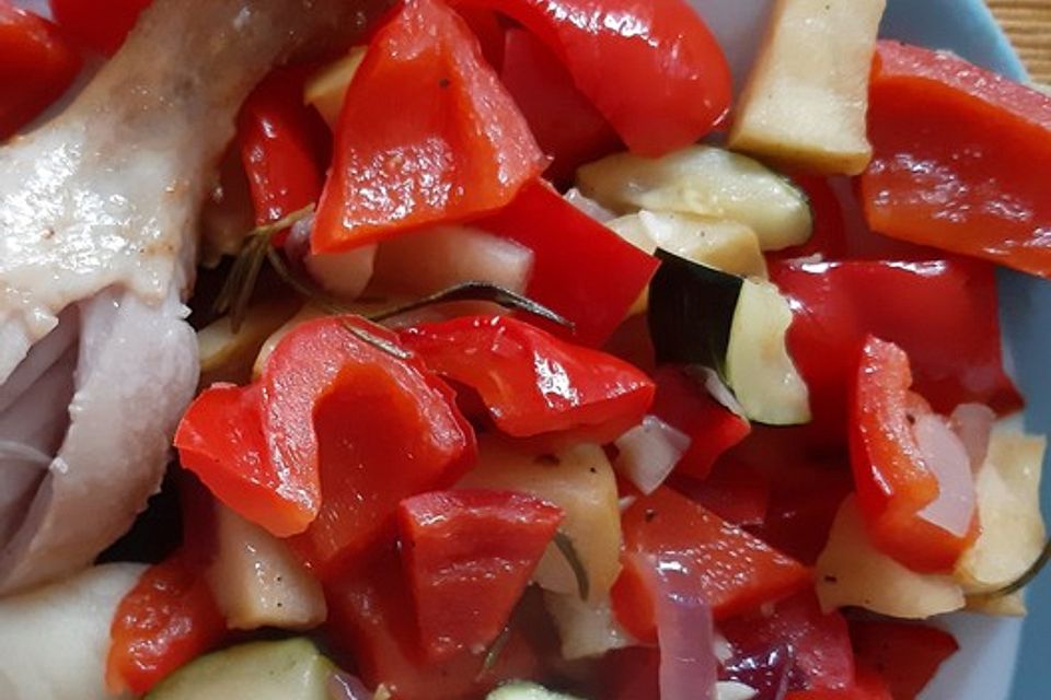 Ofen-Zucchini mit Paprika und Apfel