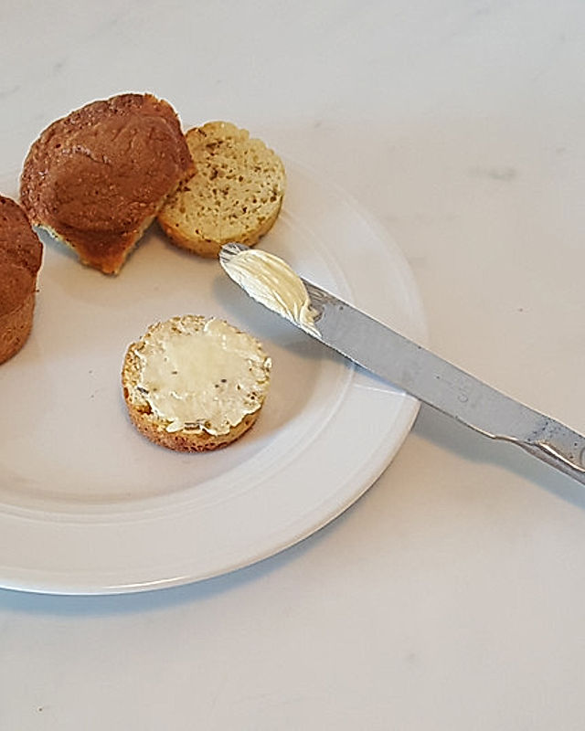 Keto-Brot mit Rosmarin, Knoblauch und Kokosmehl