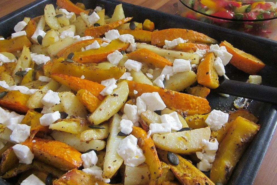 Kürbis-Kartoffel-Feta-Pfanne aus dem Backofen