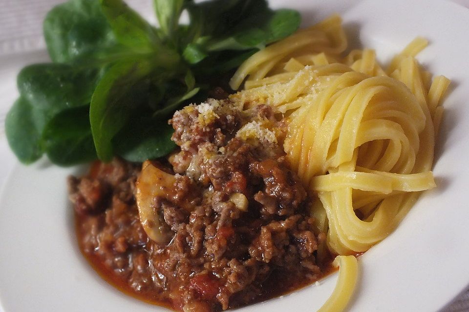 Spaghetti Bolognese mit frischen Tomaten