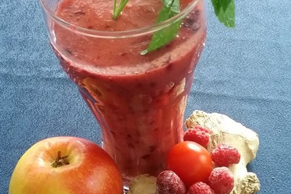 Power-Smoothie mit Früchten, Ingwer und Chili