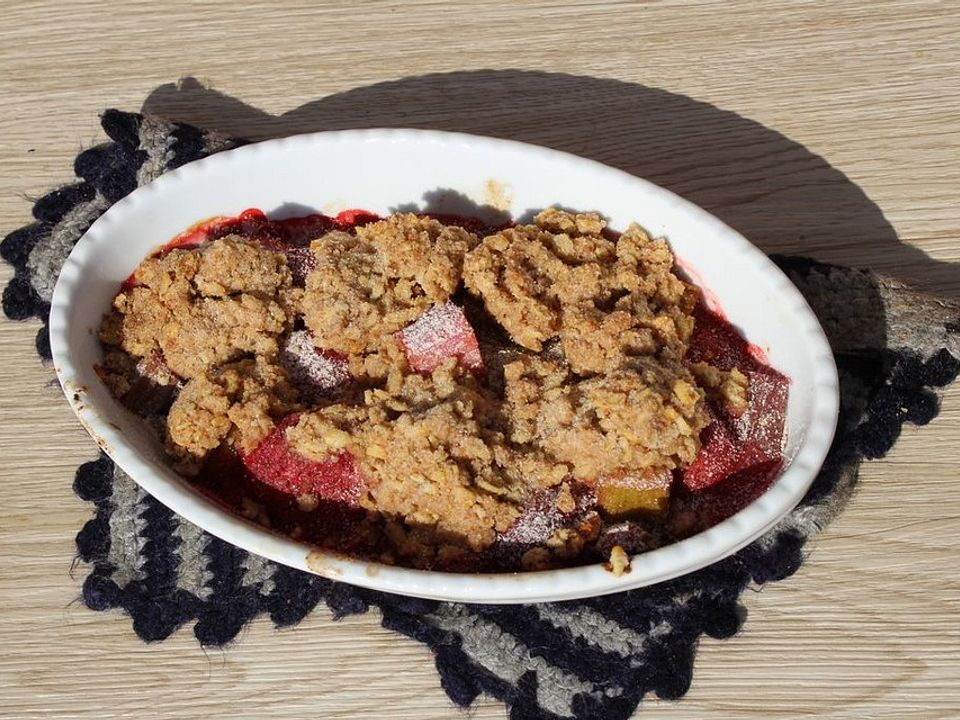 Erdbeer-Rhabarber-Crumble von carinas-küche| Chefkoch