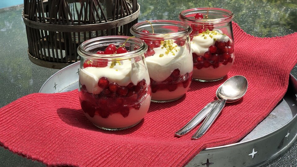 Mascarponecreme mit Johannisbeeren