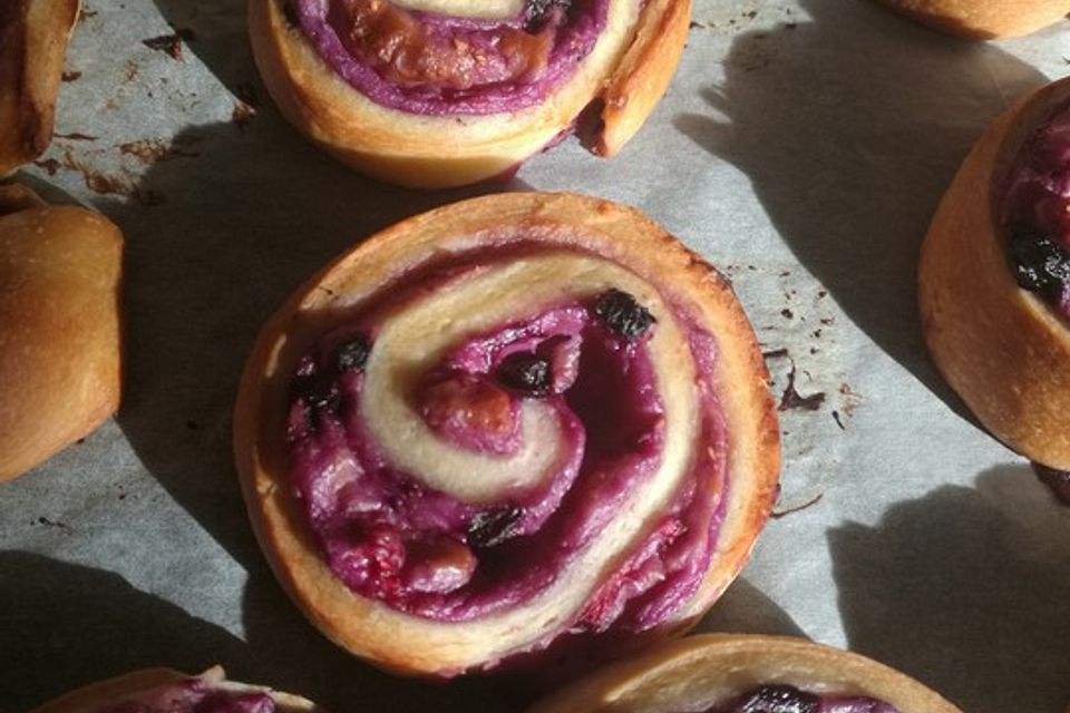 Quarkschnecken mit Johannisbeeren