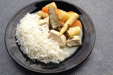 Magenschonende Hähnchenbrust in Kokosmilch mit Gemüse