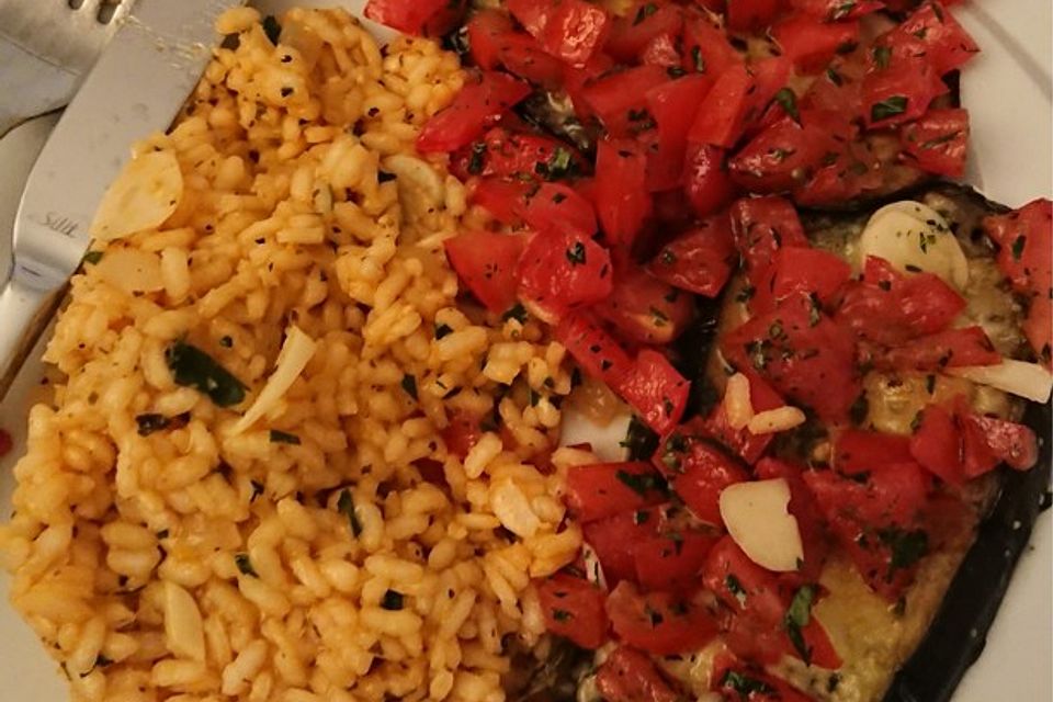 Bruschetta aus Aubergine mit Tomaten und Tomatenrisotto