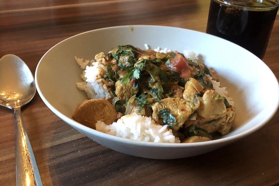 Hühnchen-Curry mit Spinat und Garam masala Hühnchen-Curry mit Spinat und Garam masala