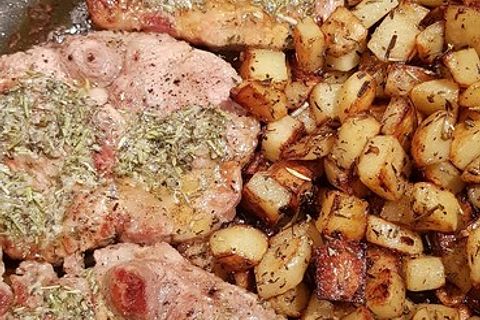 Steaks mit Kräuterbutter und Knoblauch-Kräuter-Kartoffeln