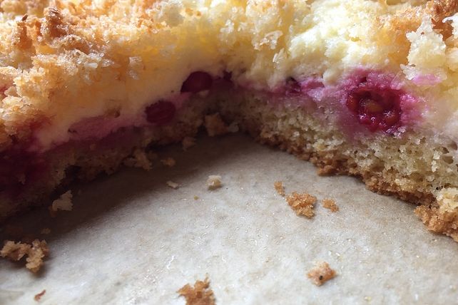 Preiselbeer-Quark-Kuchen mit Kokosstreuseln von josi66| Chefkoch