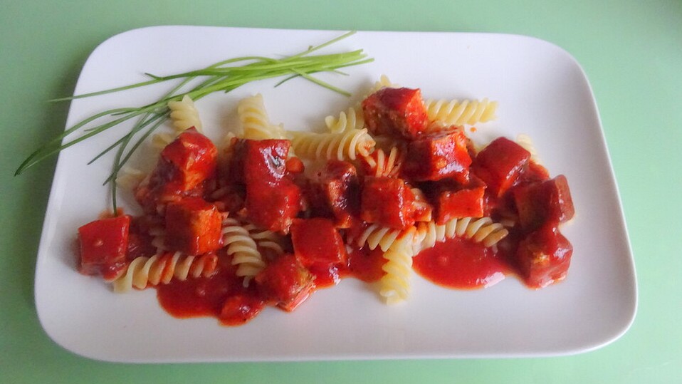 Nudeln mit Tomatensoße und Leberkäse von Cookie-Core