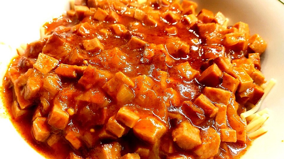 Nudeln mit Tomatensoße und Leberkäse von Cookie-Core