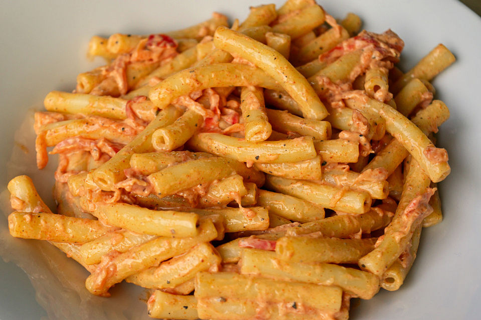 Pikanter Nudelsalat mit Paprika