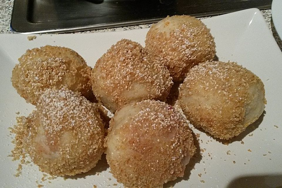 Marillen - oder Zwetschkenknödel mit Quarkteig