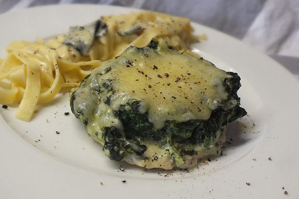 Putensteaks mit cremigem Spinat-Käse überbacken von Tatunca | Chefkoch