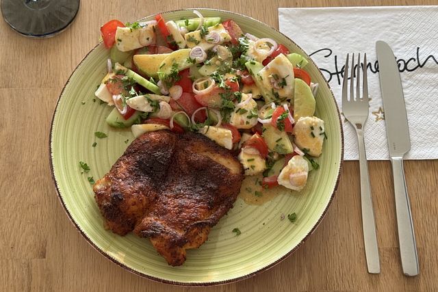 Tomaten-Gurken-Salat mit Kruter-Milch-Dressing von groni_g