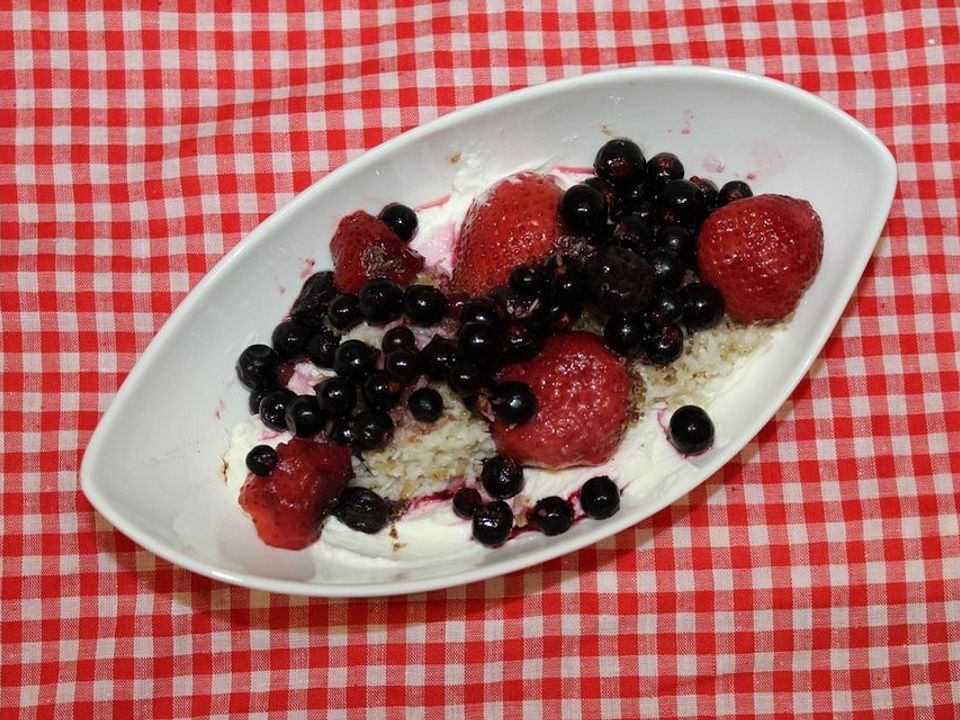 Leckerer Quark mit Granola und Beeren von Tortenfee_2017| Chefkoch