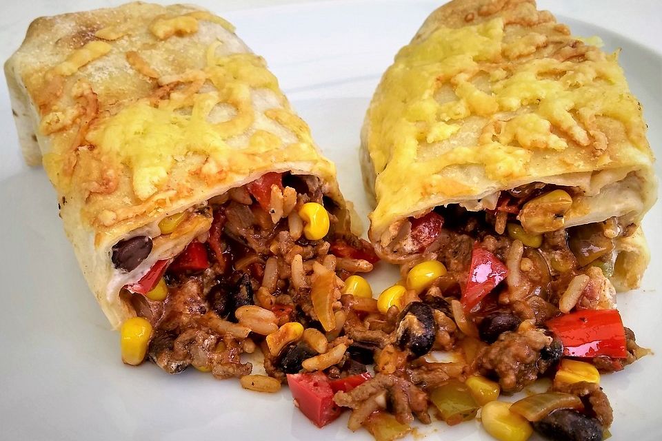 Überbackene Burritos mit Rinderhackfleisch, Chili-Reis und Gemüse