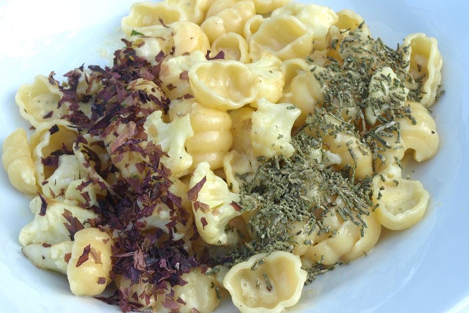 Blumenkohl-Carbonara mit deftiger Algen-Würzung