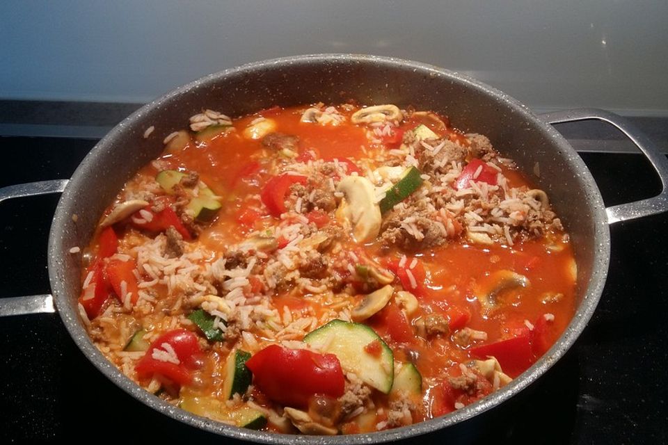 Reispfanne mit Gehacktem, Paprika und Zucchini