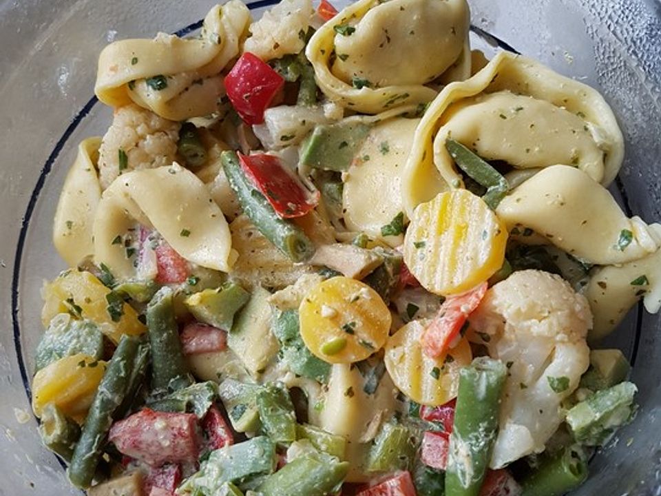 Tortellini-Salat mit Sommergemüse von RiXXi| Chefkoch