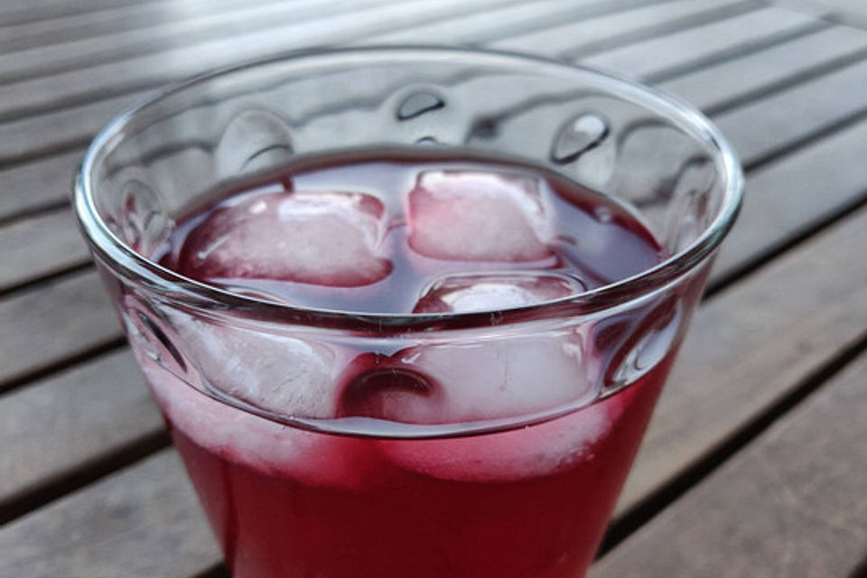 Ingwer-Hibiskus-Eistee basierend auf Starbucks Very Berry Refresher