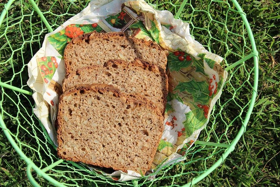 Dickmilch-Brot mit Braunhirse, Dinkel und Weizen