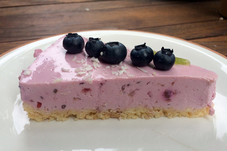 Beeren-Cheesecake mit Keksboden