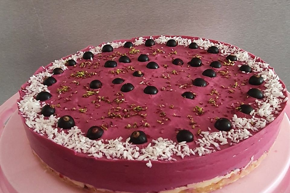 Beeren-Cheesecake mit Keksboden