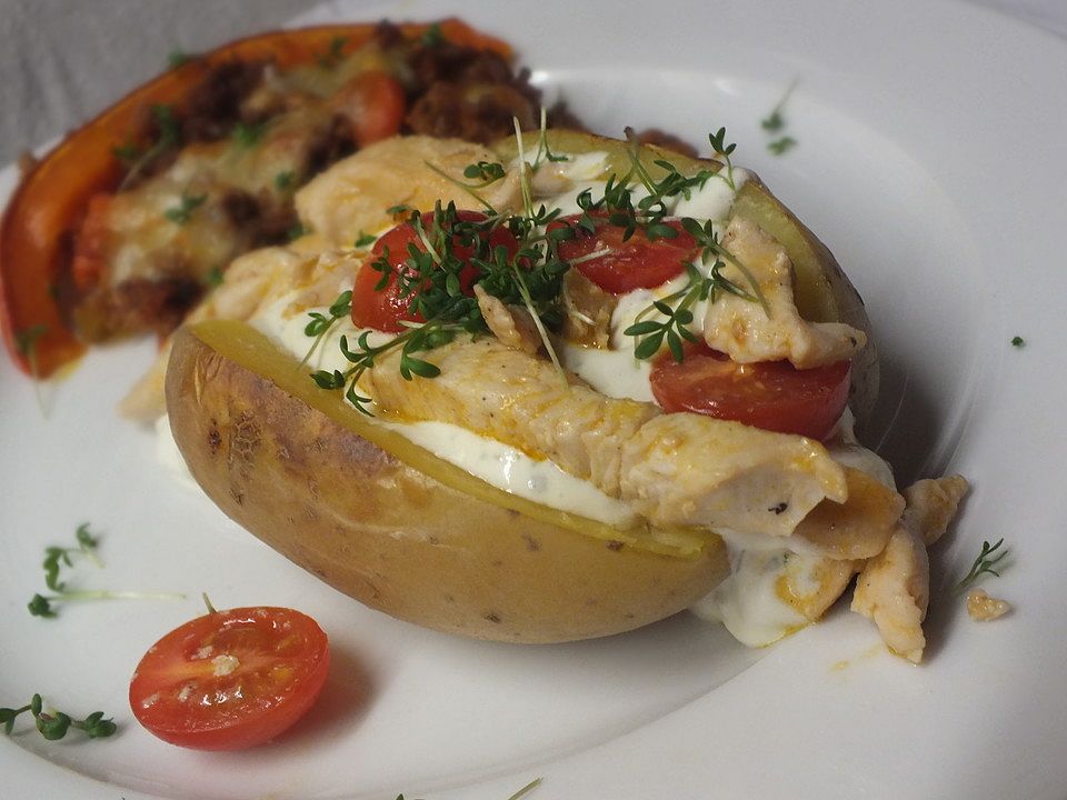 Ofenkartoffeln mit Hähnchen-Kirschtomaten-Füllung und Dip von Jenny ...