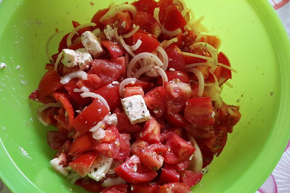 Tomatensalat ganz einfach, schnell und lecker