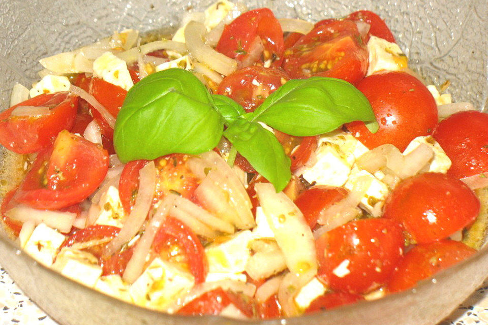 Tomatensalat ganz einfach, schnell und lecker