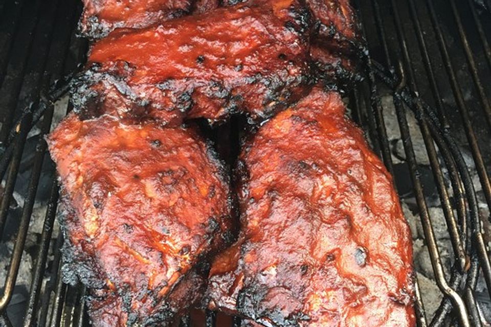 Pikante Ingwer-Honig Spareribs, grillgeräuchert