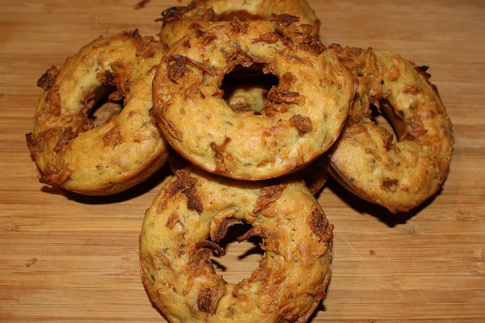 Bagels mit Röstzwiebeln und Bärlauch