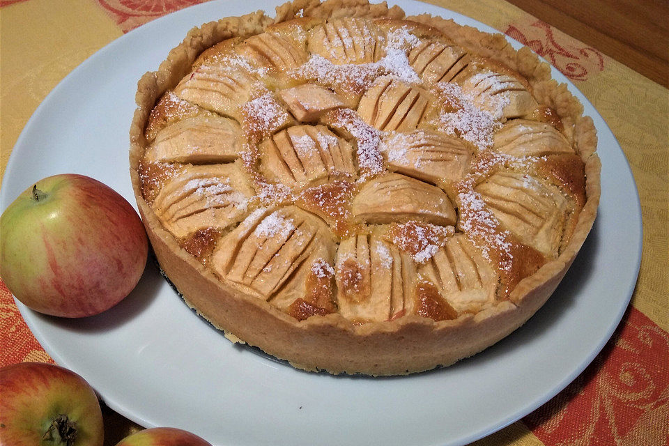 Apfelkuchen mit Marzipancreme