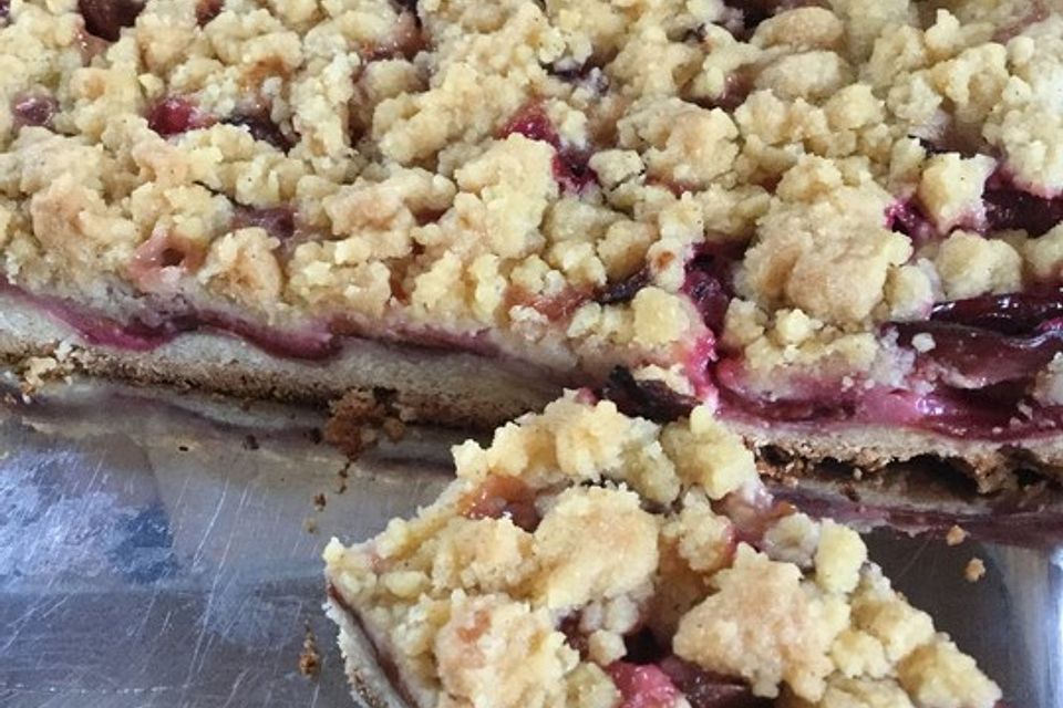 Einfacher Zwetschgenkuchen auf Mürbeteig mit Streuseln