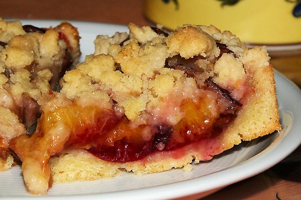 Einfacher Zwetschgenkuchen auf Mürbeteig mit Streuseln