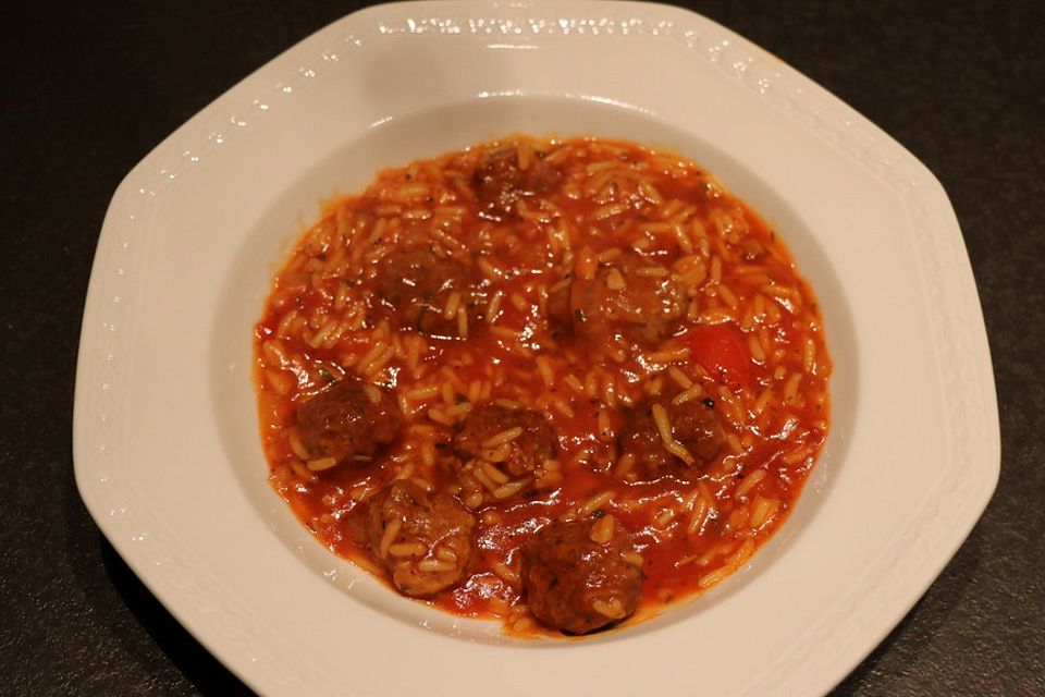 Hackbällchen in Tomatensuppe