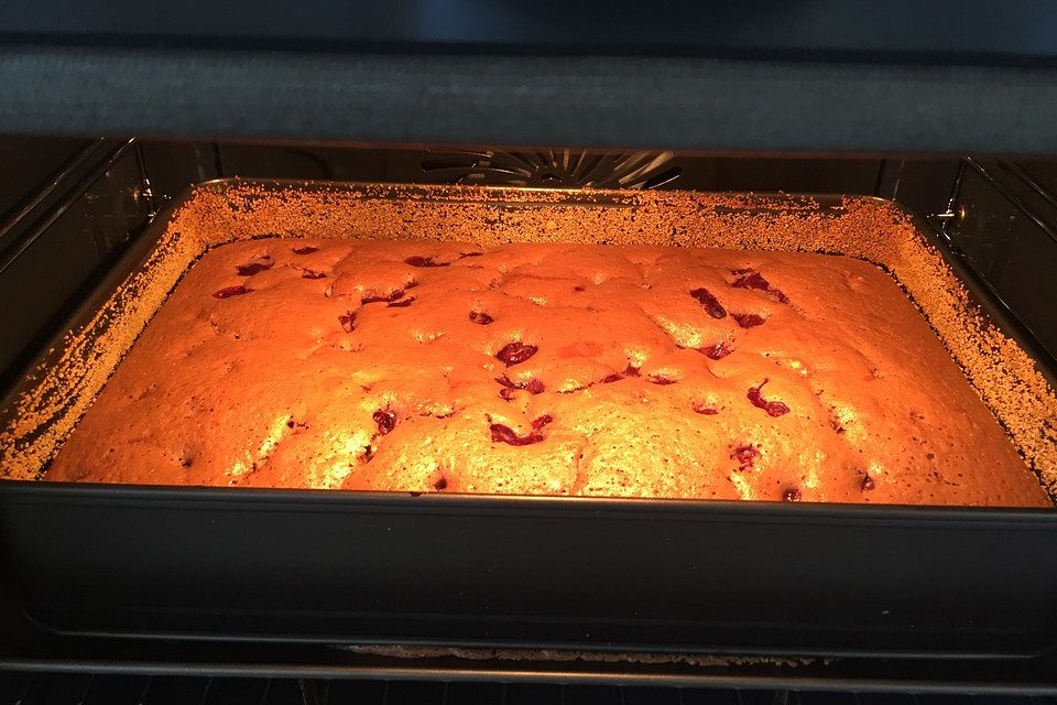 Schneller Schoko-Kirsch-Blechkuchen