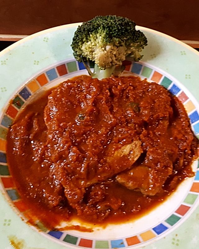 Italienische Schnitzel in pikanter Tomatensauce