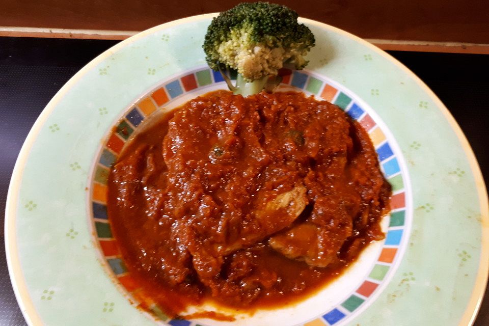 Italienische Schnitzel in pikanter Tomatensauce