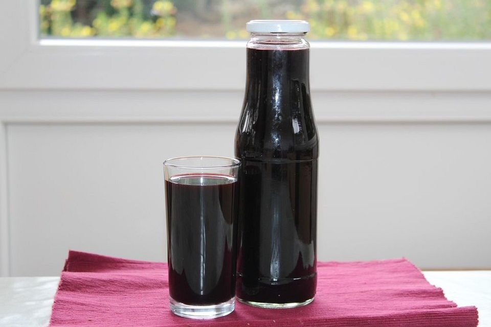 Holundersaft aus dem Schnellkochtopf